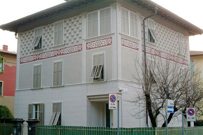 Rasatura con rete, tinteggiatura e decori ornamentali Rovereto (Trento)